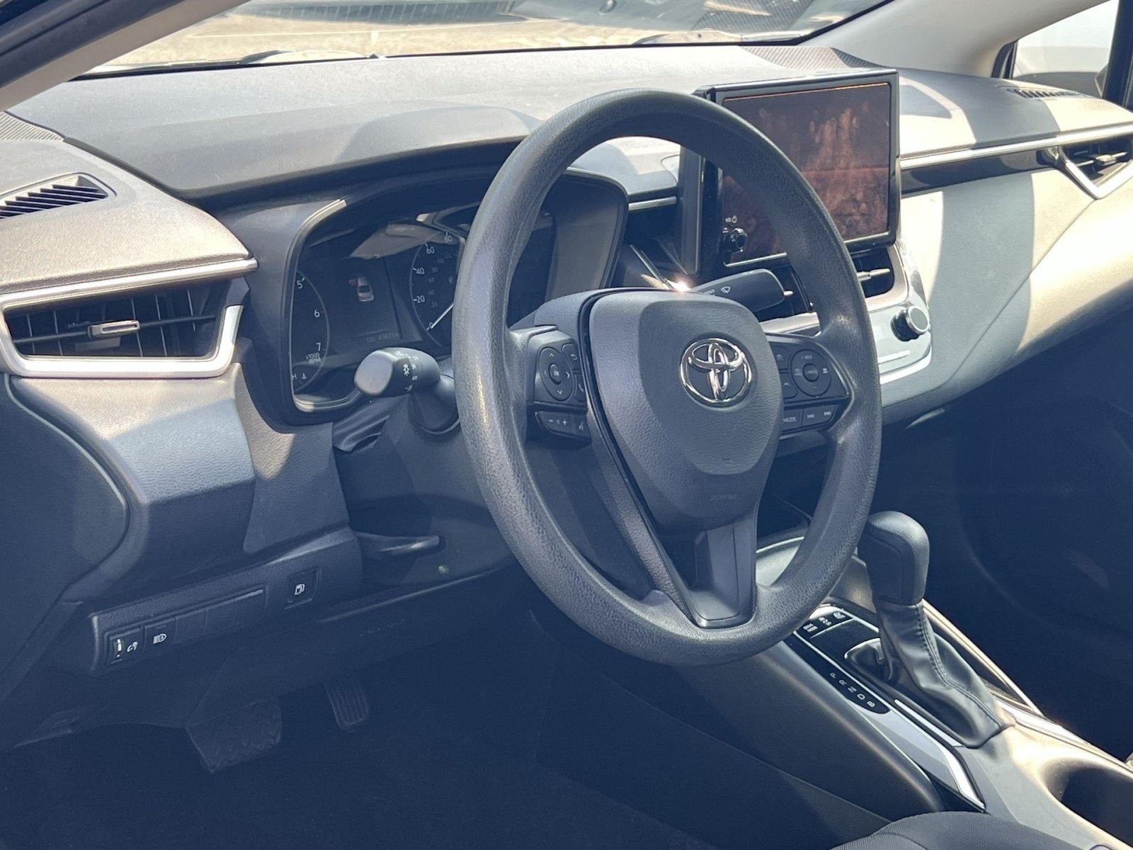 Used 2024 Toyota Corolla LE w/ LE Convenience Package FWD image 14