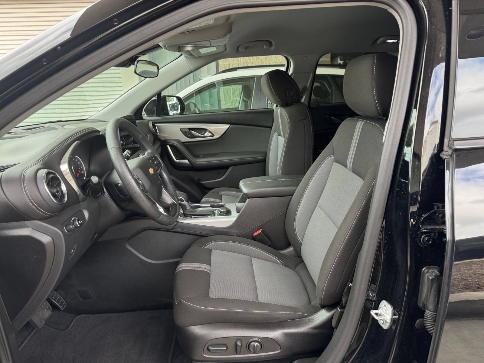 Used 2025 Chevrolet Blazer LT FWD image 28