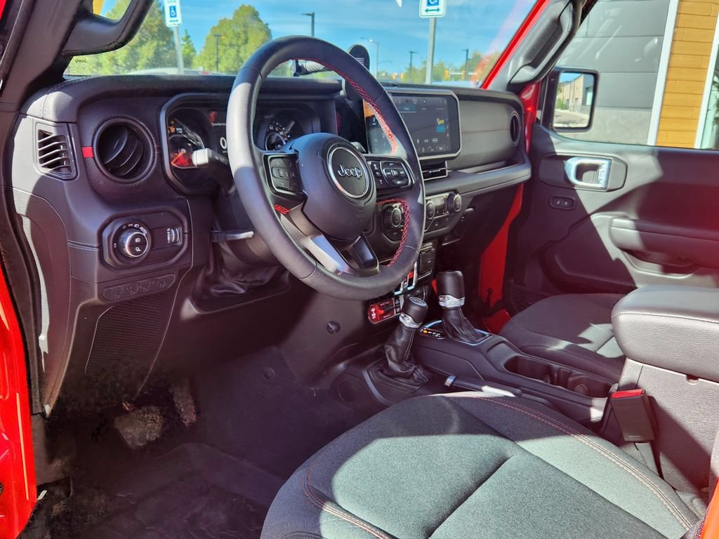 Used 2024 Jeep Gladiator Rubicon w/ Convenience Group AWD/4WD image 9