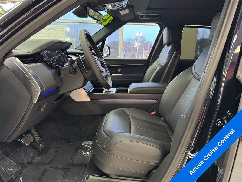 Used 2025 Land Rover Range Rover SE image 11