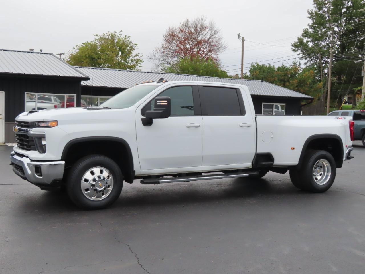 Used 2025 Chevrolet Silverado 3500 LT w/ Safety Package AWD/4WD image 2