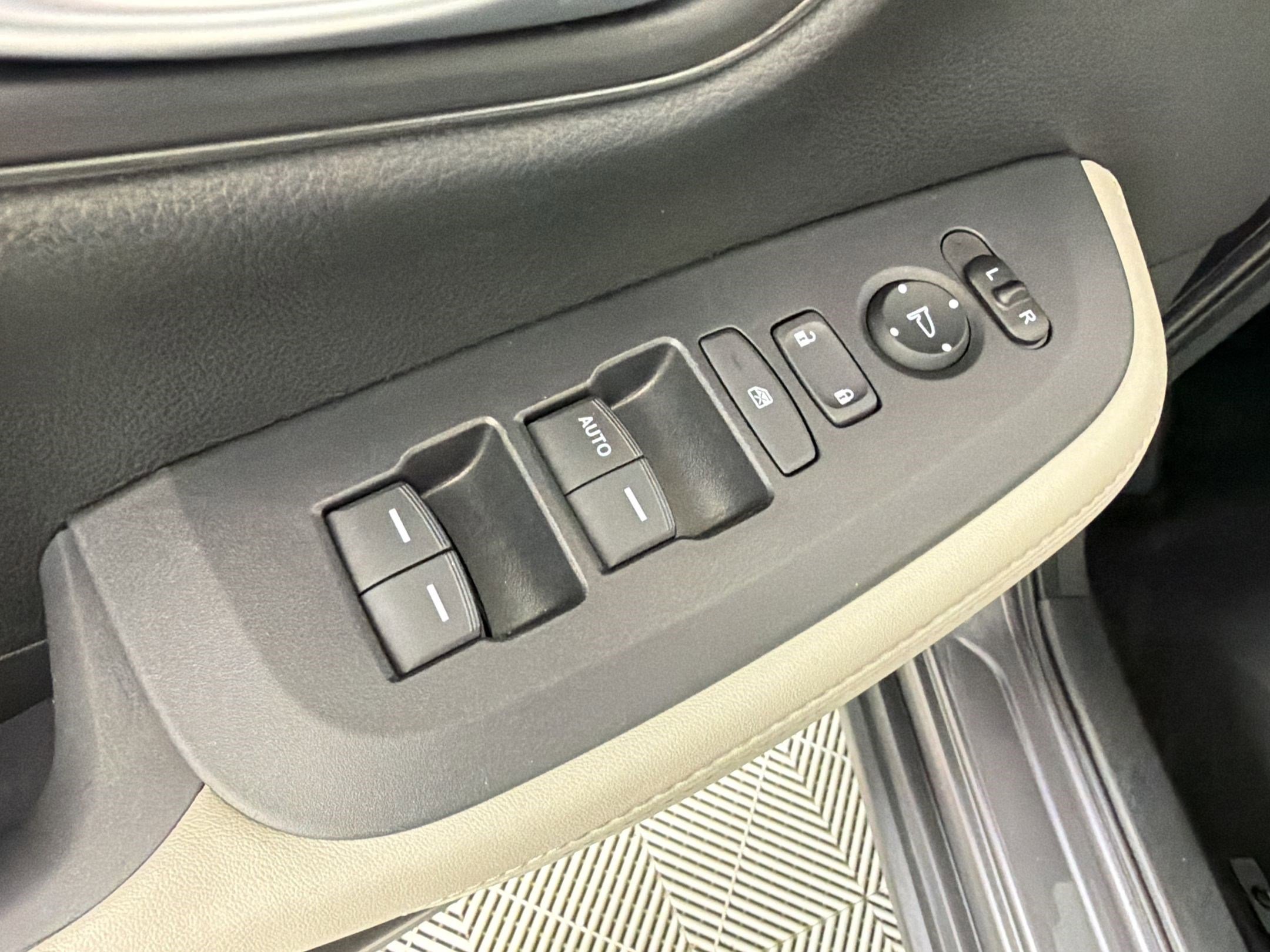 Certified 2025 Honda HR-V LX image 22