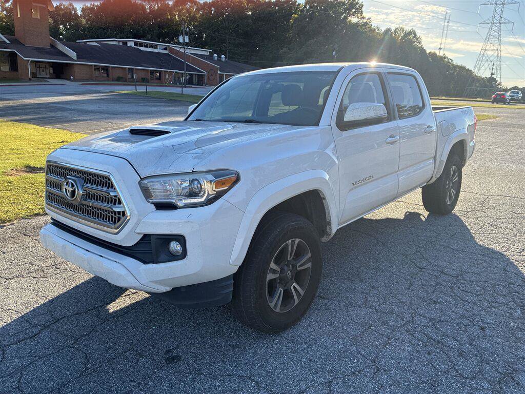 Used 2017 Toyota Tacoma TRD Sport w/ Premium & Technology Package AWD/4WD image 4