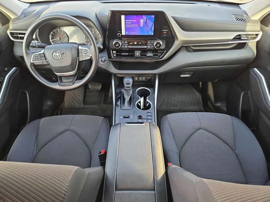 Used 2023 Toyota Highlander L FWD image 15