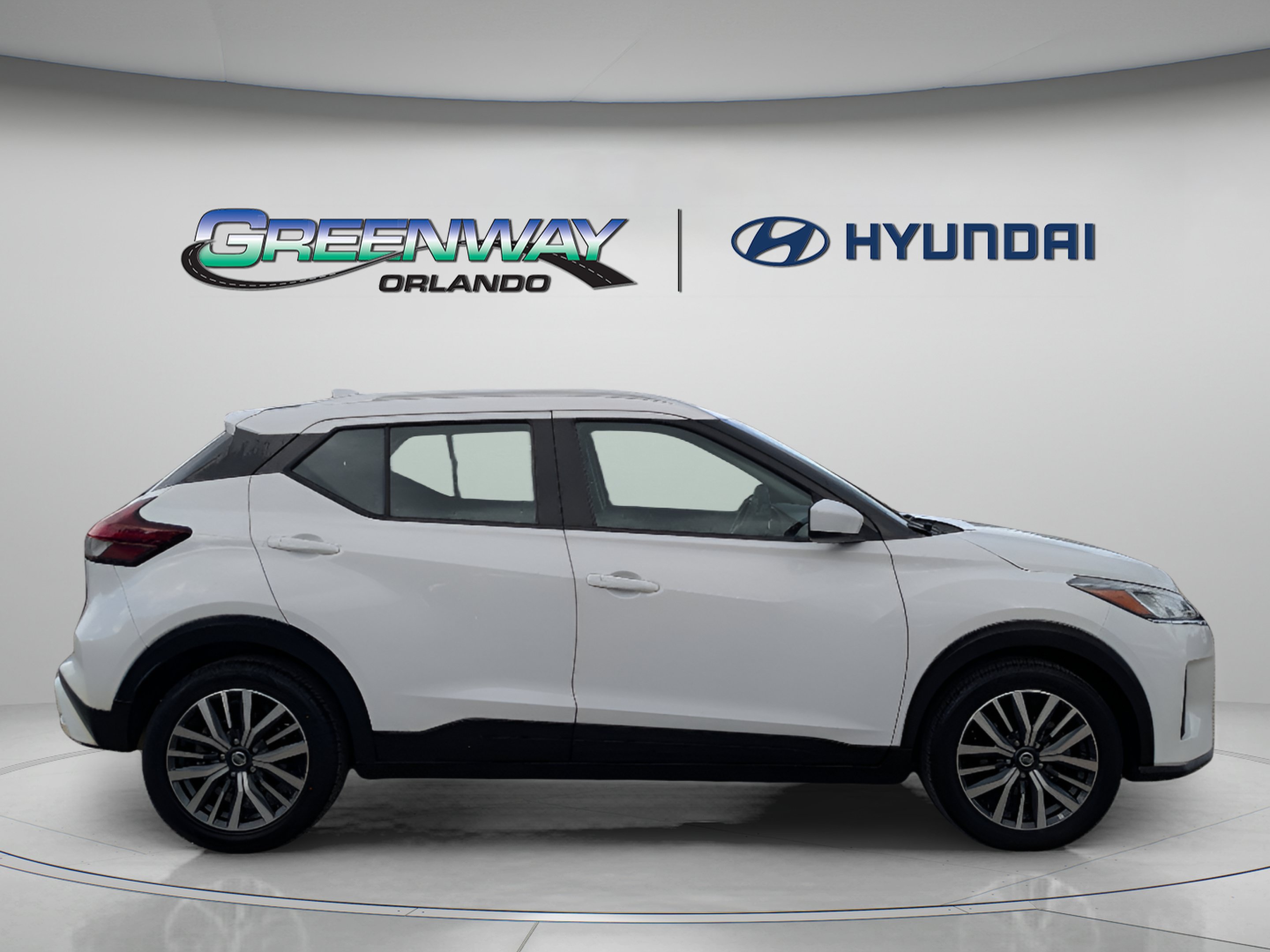Used 2021 Nissan Kicks SV FWD image 9