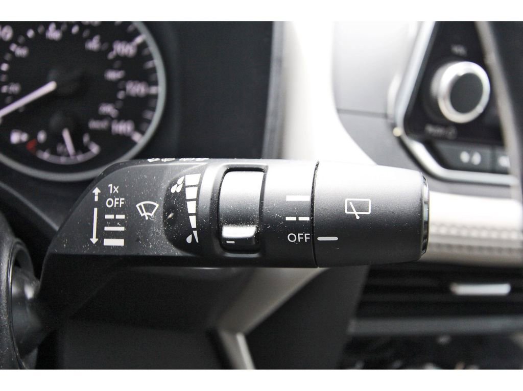 Used 2023 Nissan Rogue SV w/ SV Premium B Package image 12