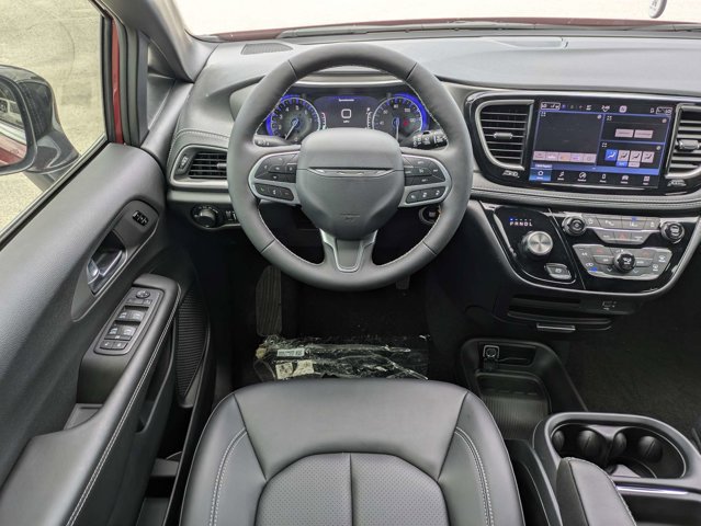 New 2027 Chrysler Pacifica Select FWD image 18