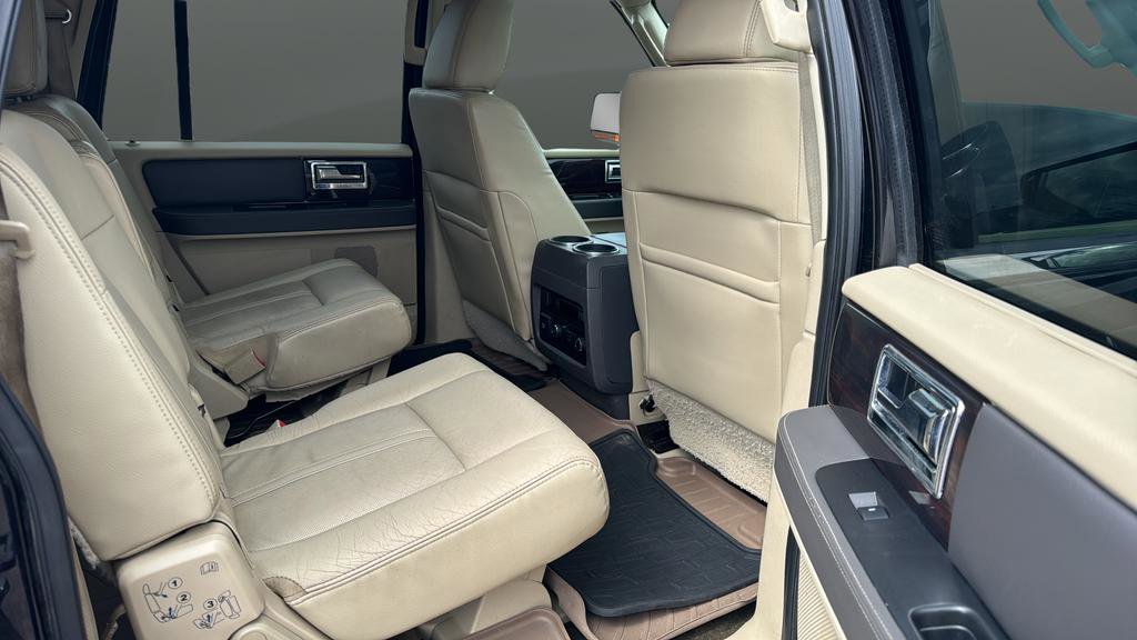 Used 2015 Lincoln Navigator L 4WD w/ Equipment Group 101A Reserve image 24