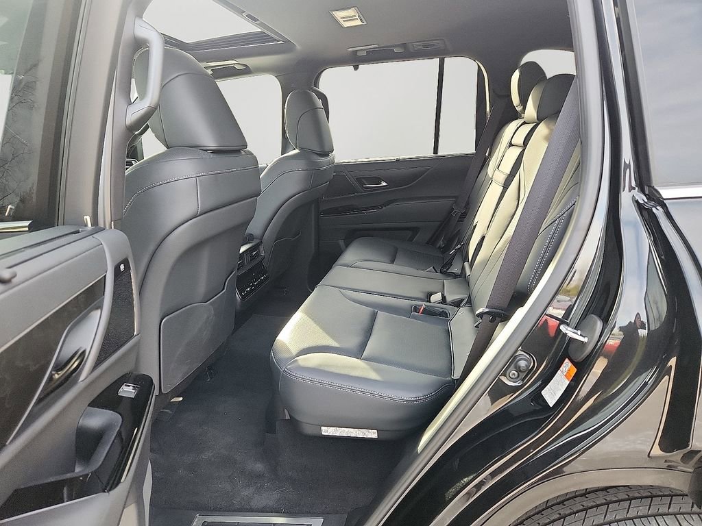 Used 2025 Lexus LX 600 4WD w/ Luxury Package image 8