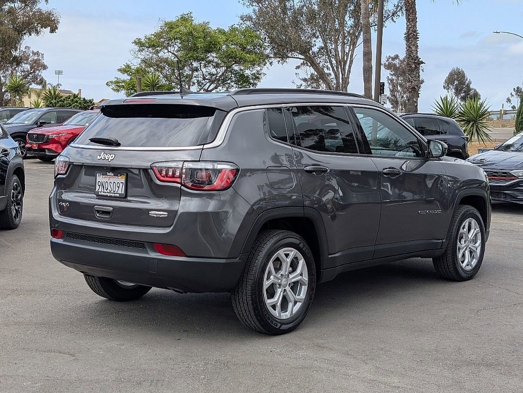 Used 2024 Jeep Compass Latitude AWD/4WD image 10