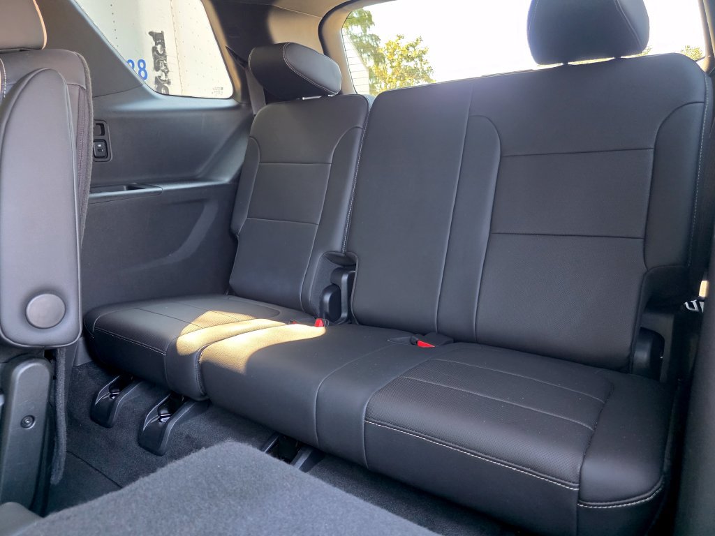 Certified 2023 Chevrolet Traverse Premier w/ LPO, Cargo Package FWD image 33