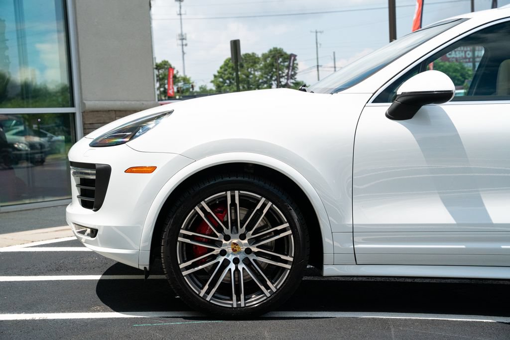 Used 2015 Porsche Cayenne Turbo AWD/4WD image 21