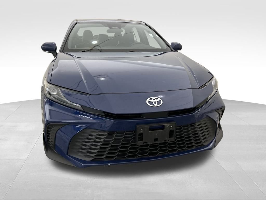 Used 2025 Toyota Camry SE image 8