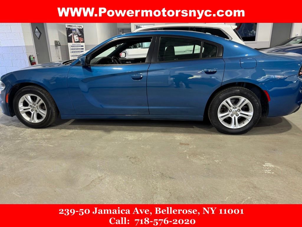 Used 2022 Dodge Charger SXT RWD image 2