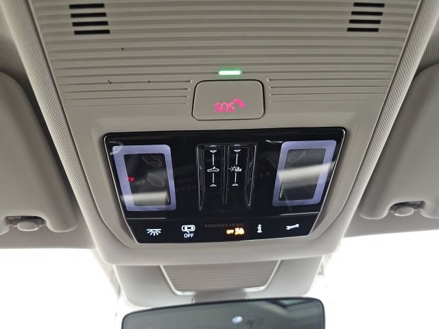 Used 2025 Volkswagen Tiguan SE w/ Panoramic Sunroof Package AWD/4WD image 26
