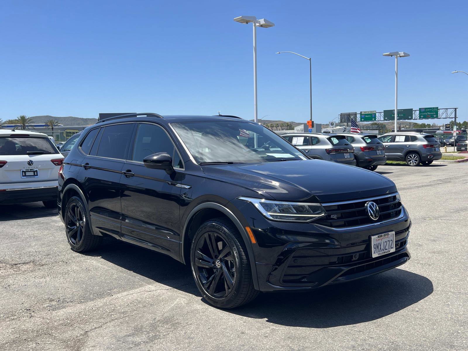 Certified 2024 Volkswagen Tiguan SE R-Line FWD image 29