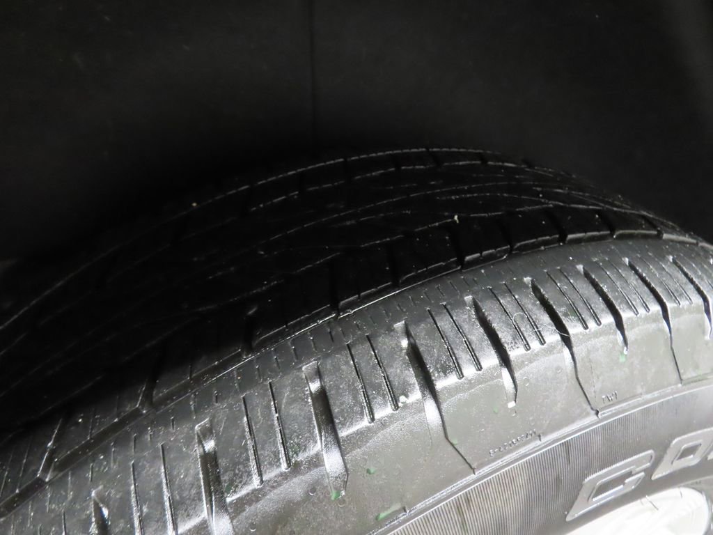 Used 2024 GMC Yukon SLT w/ SLT Luxury Package AWD/4WD image 41