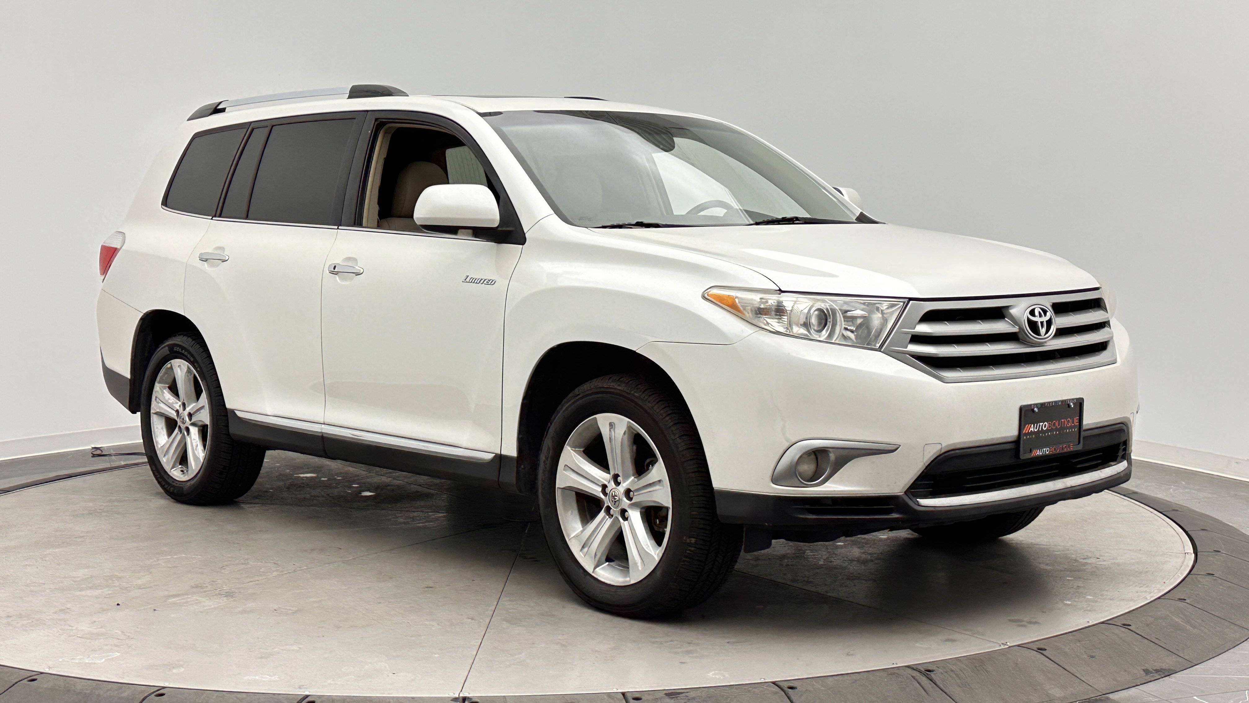 Used 2011 Toyota Highlander Limited image 3