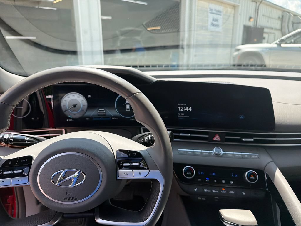 Used 2023 Hyundai Elantra SEL w/ Convenience Package FWD image 21