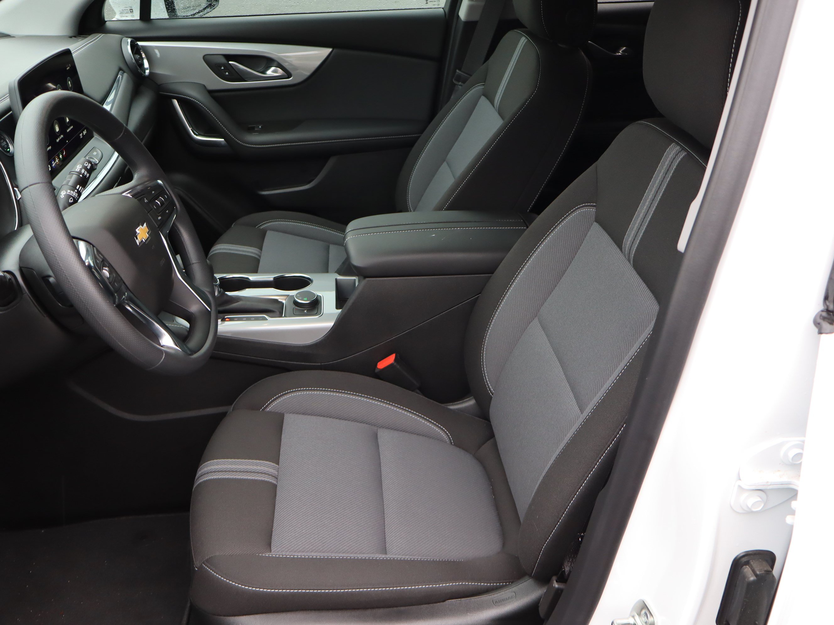 Used 2025 Chevrolet Blazer LT FWD image 16