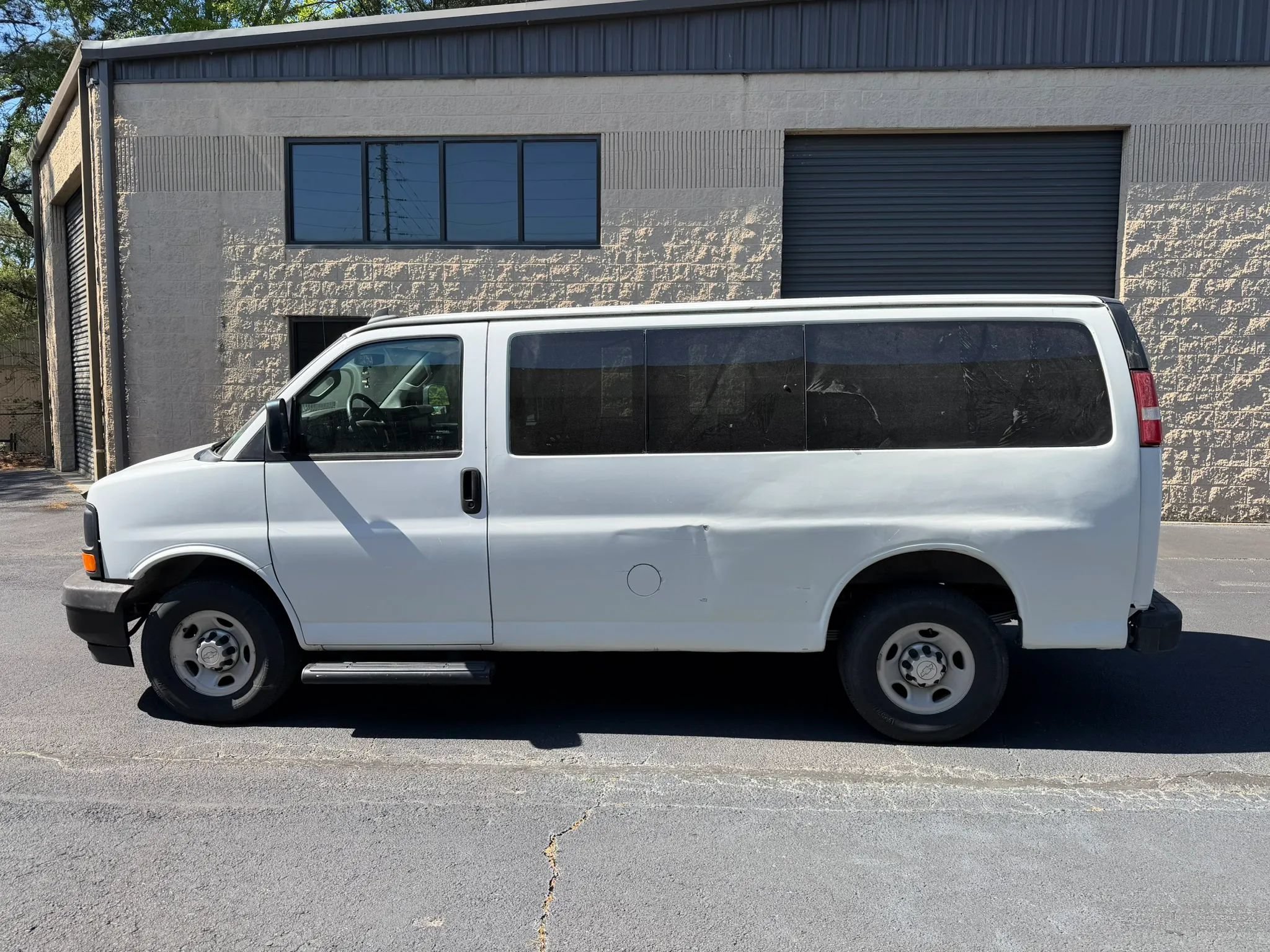 Used 2017 Chevrolet Express 2500 LS RWD image 3