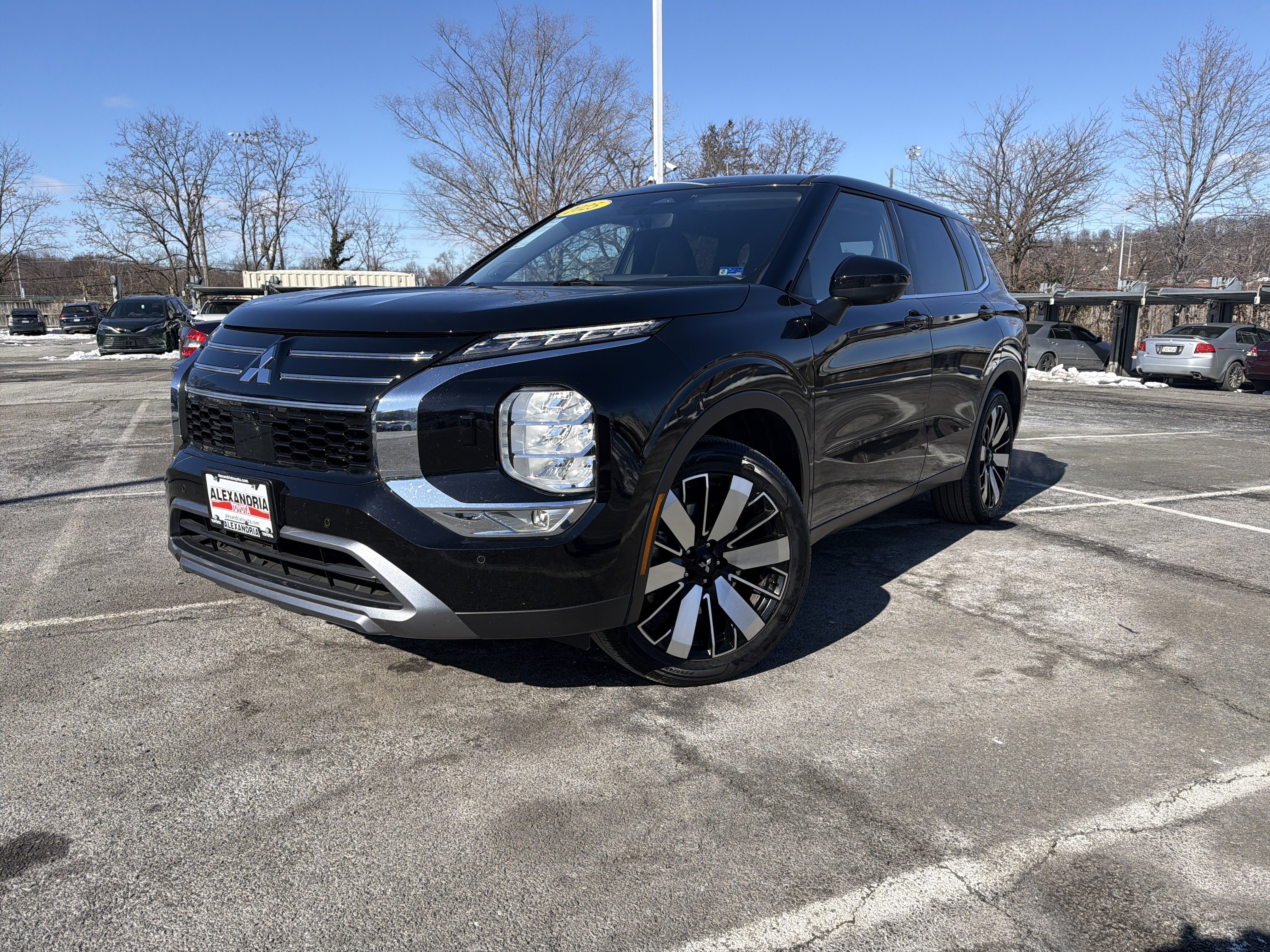 Used 2025 Mitsubishi Outlander SE