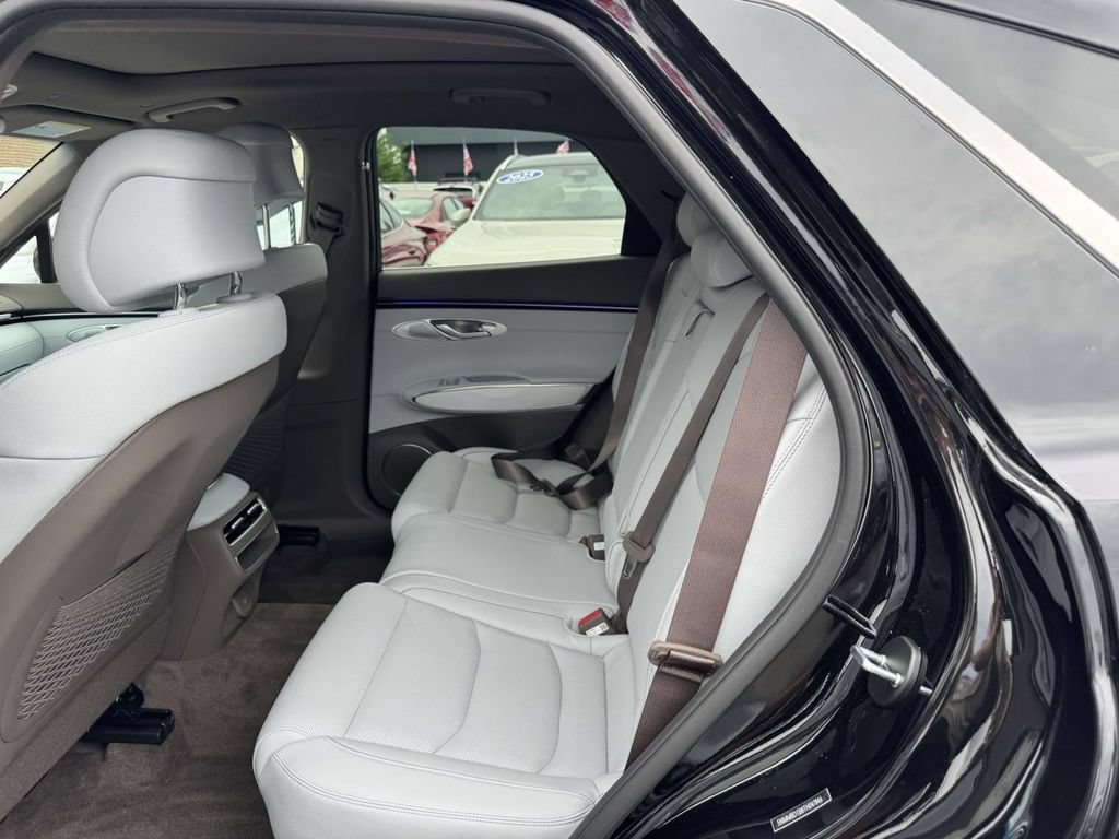 Certified 2026 Genesis GV70 2.5T Advanced AWD/4WD image 12