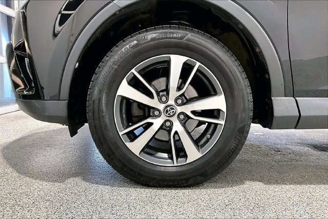 Used 2016 Toyota RAV4 XLE AWD/4WD image 40
