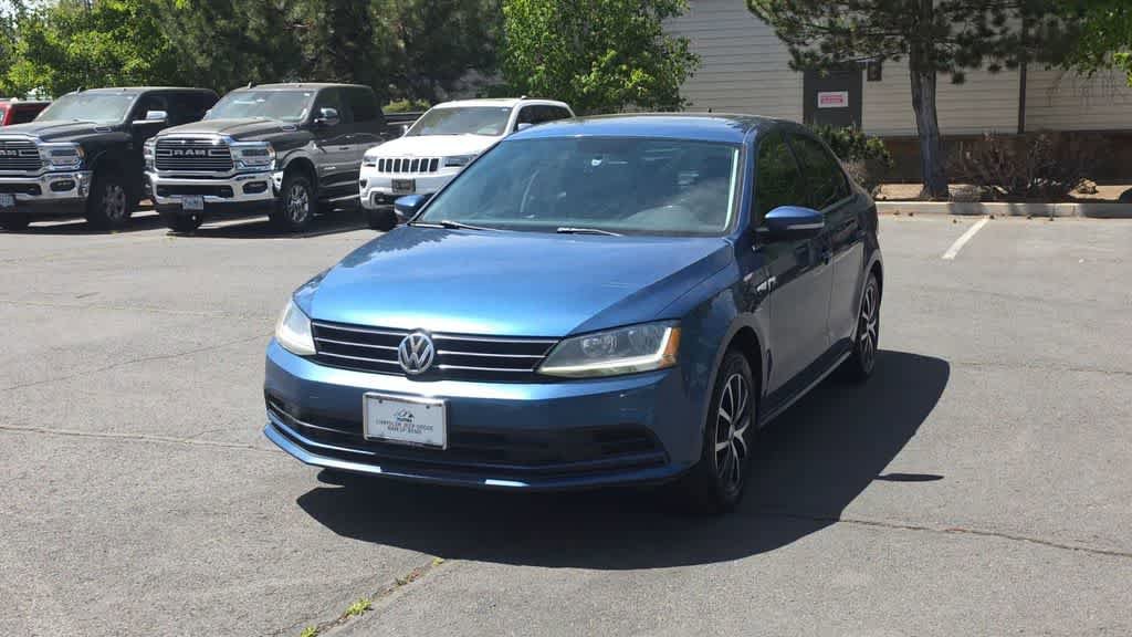 Used 2017 Volkswagen Jetta SE FWD image 4