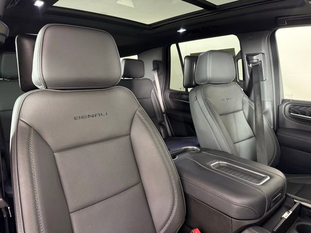 Used 2023 GMC Yukon Denali w/ Denali Reserve Package image 31