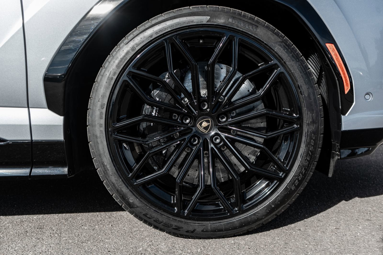 Used 2025 Lamborghini Urus SE AWD/4WD image 16