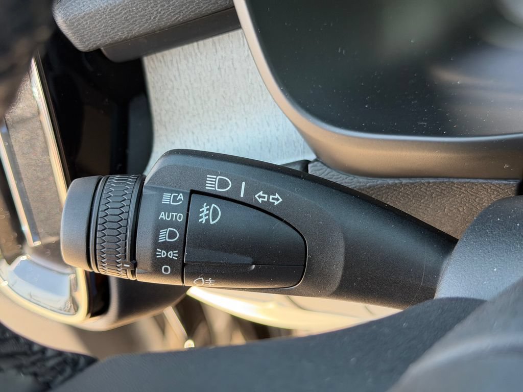 New 2026 Volvo XC40 B5 Plus w/ Climate Package AWD/4WD image 31