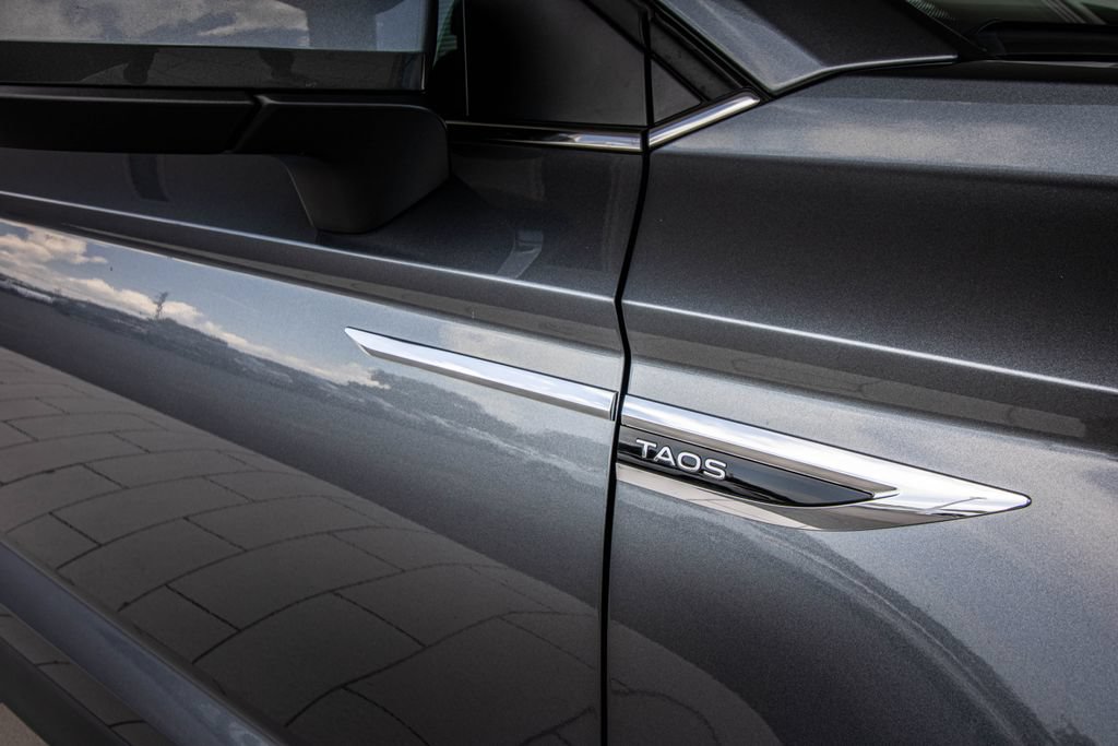 Certified 2023 Volkswagen Taos SE w/ Panoramic Sunroof Package FWD image 4