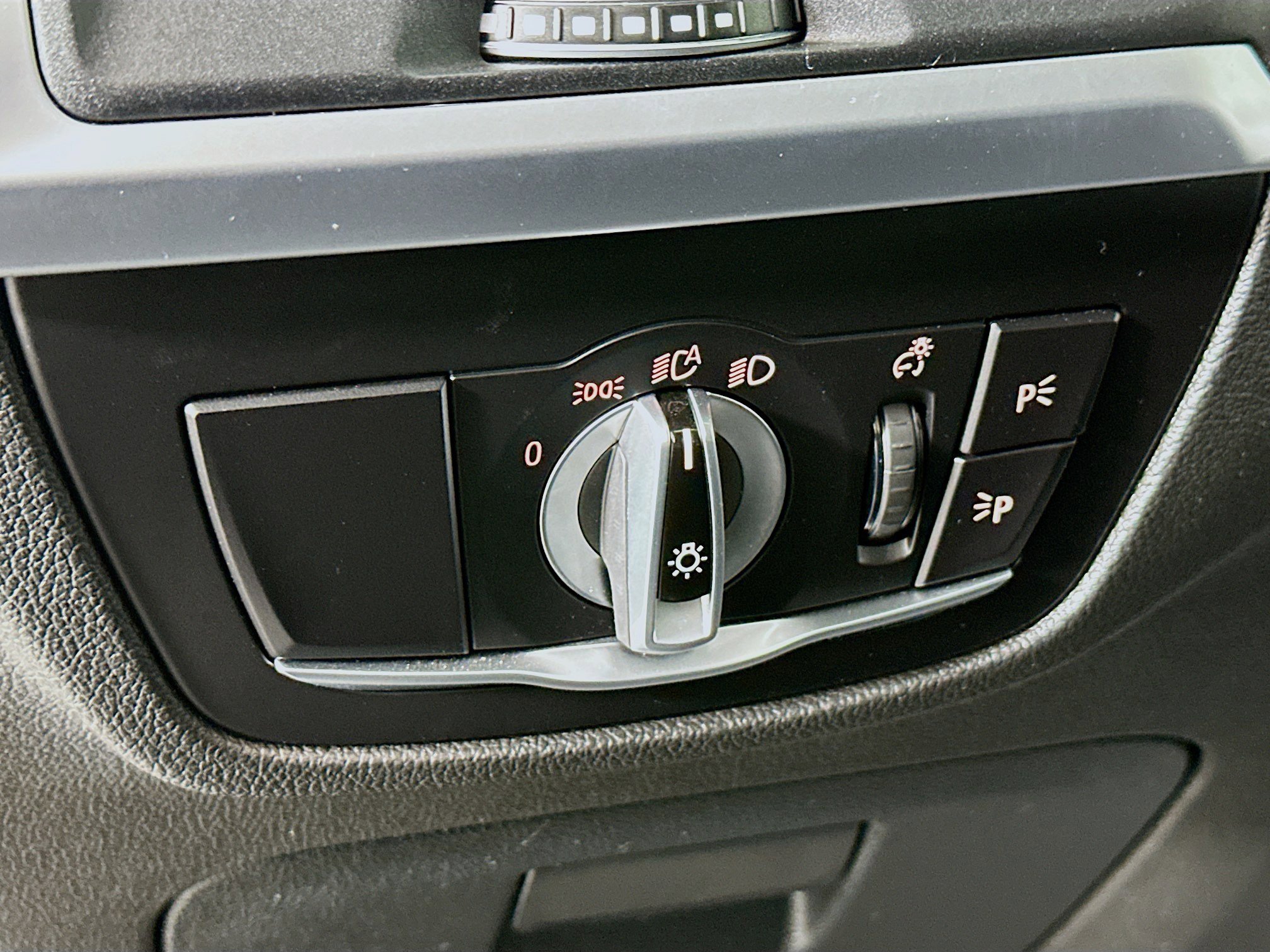 Used 2024 BMW X3 xDrive30i w/ Convenience Package image 17