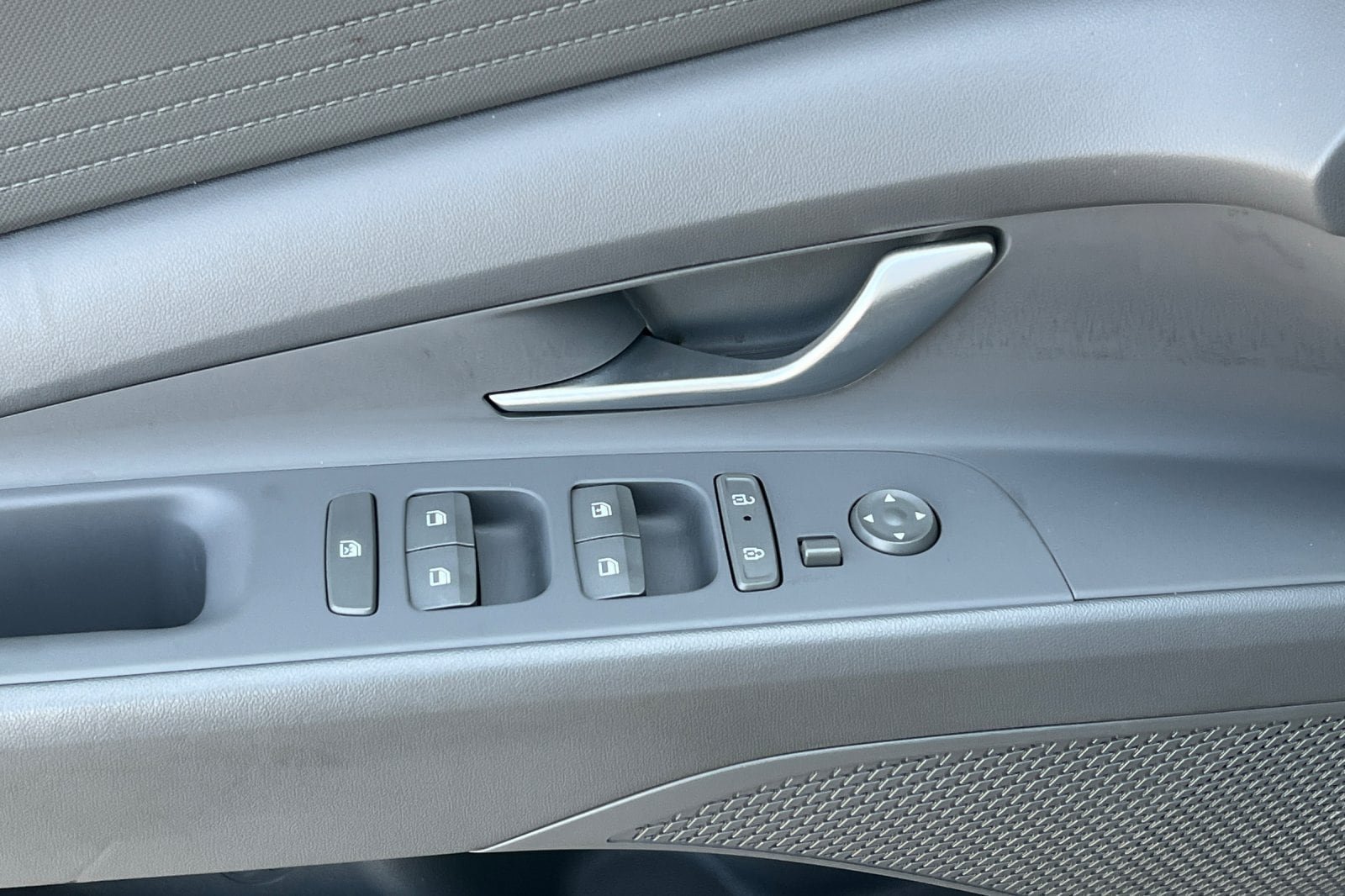 Used 2024 Hyundai Elantra SE FWD image 11