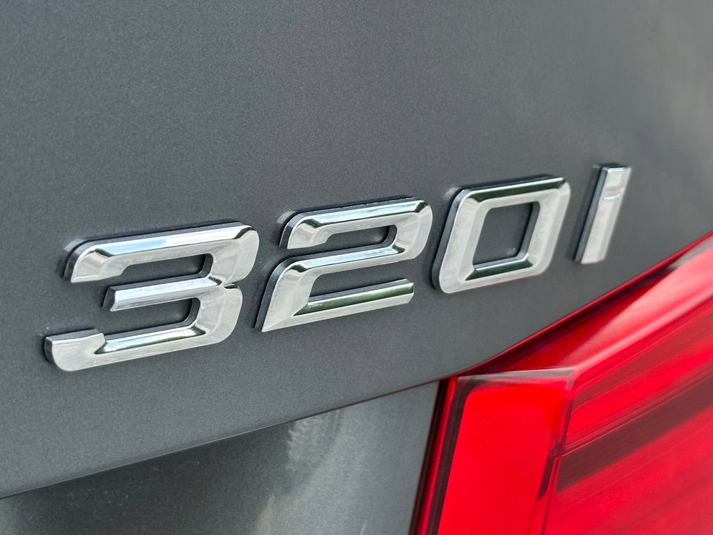 Used 2018 BMW 320i Sedan RWD image 12