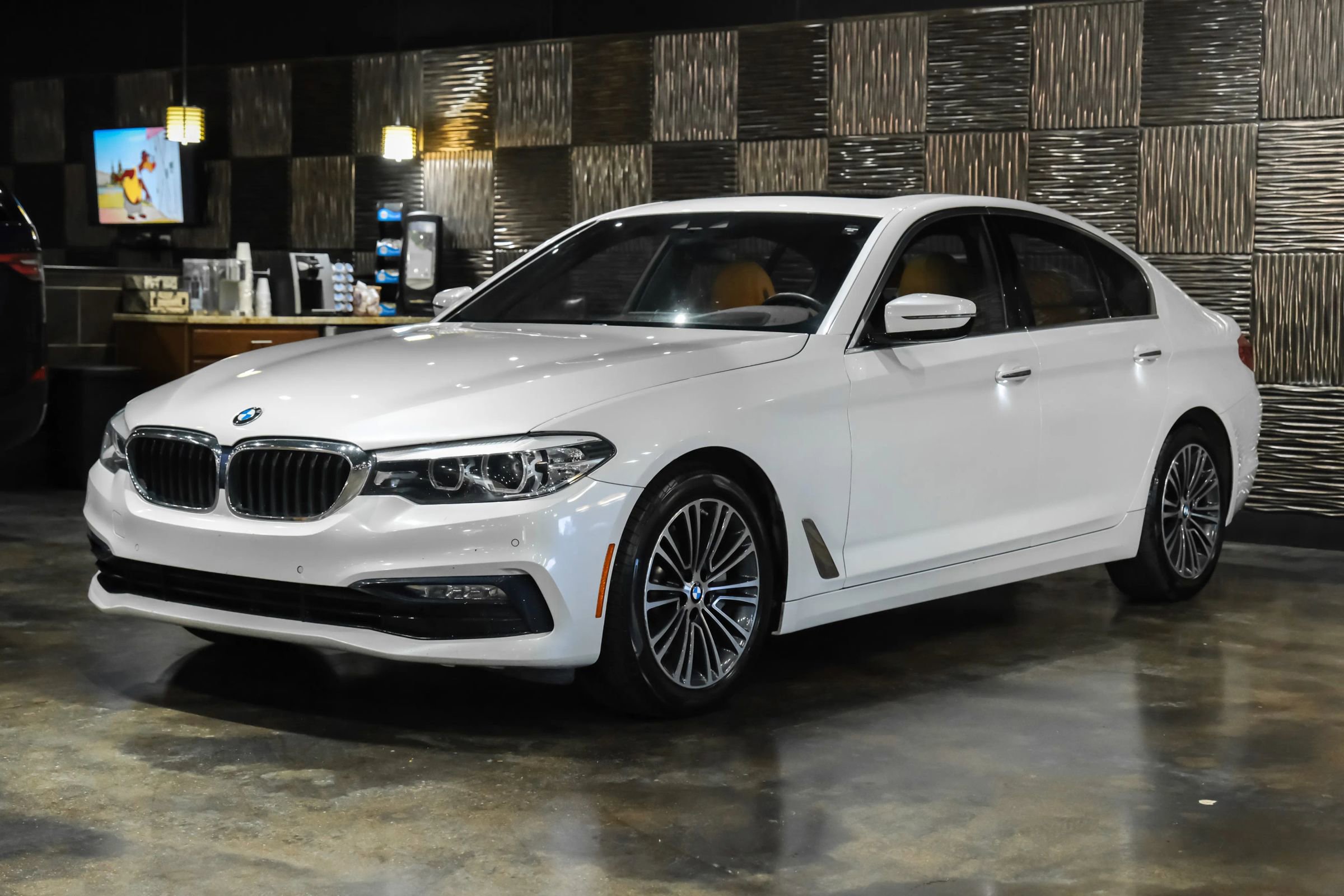 Used 2018 BMW 540i xDrive w/ Premium Package image 7