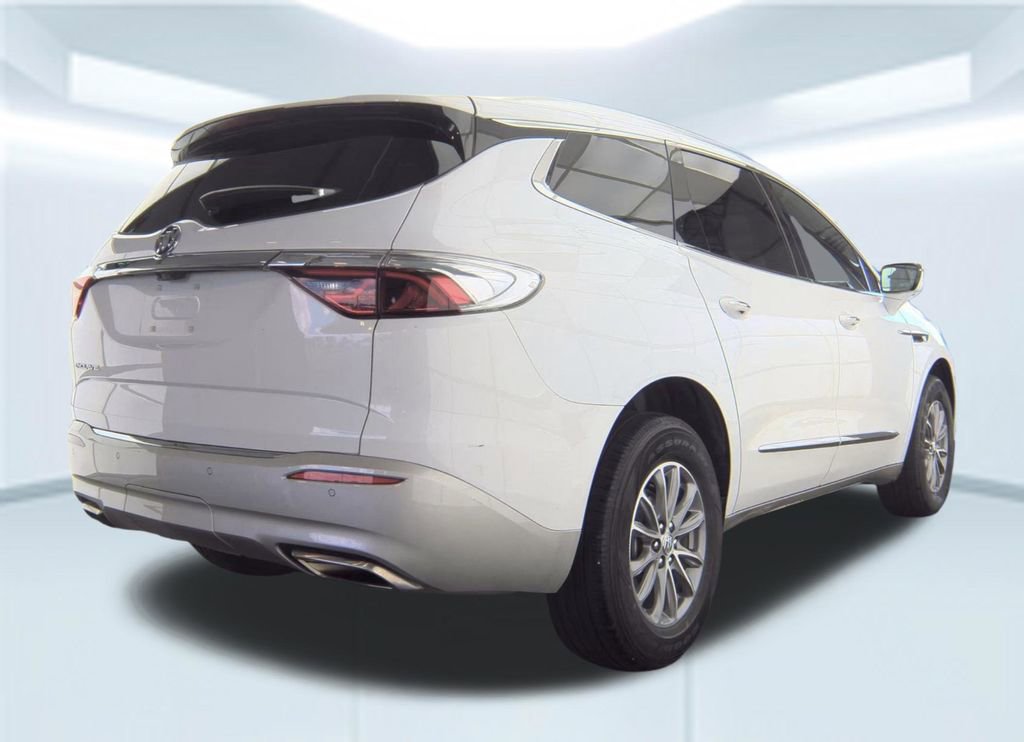 Used 2024 Buick Enclave Premium image 2