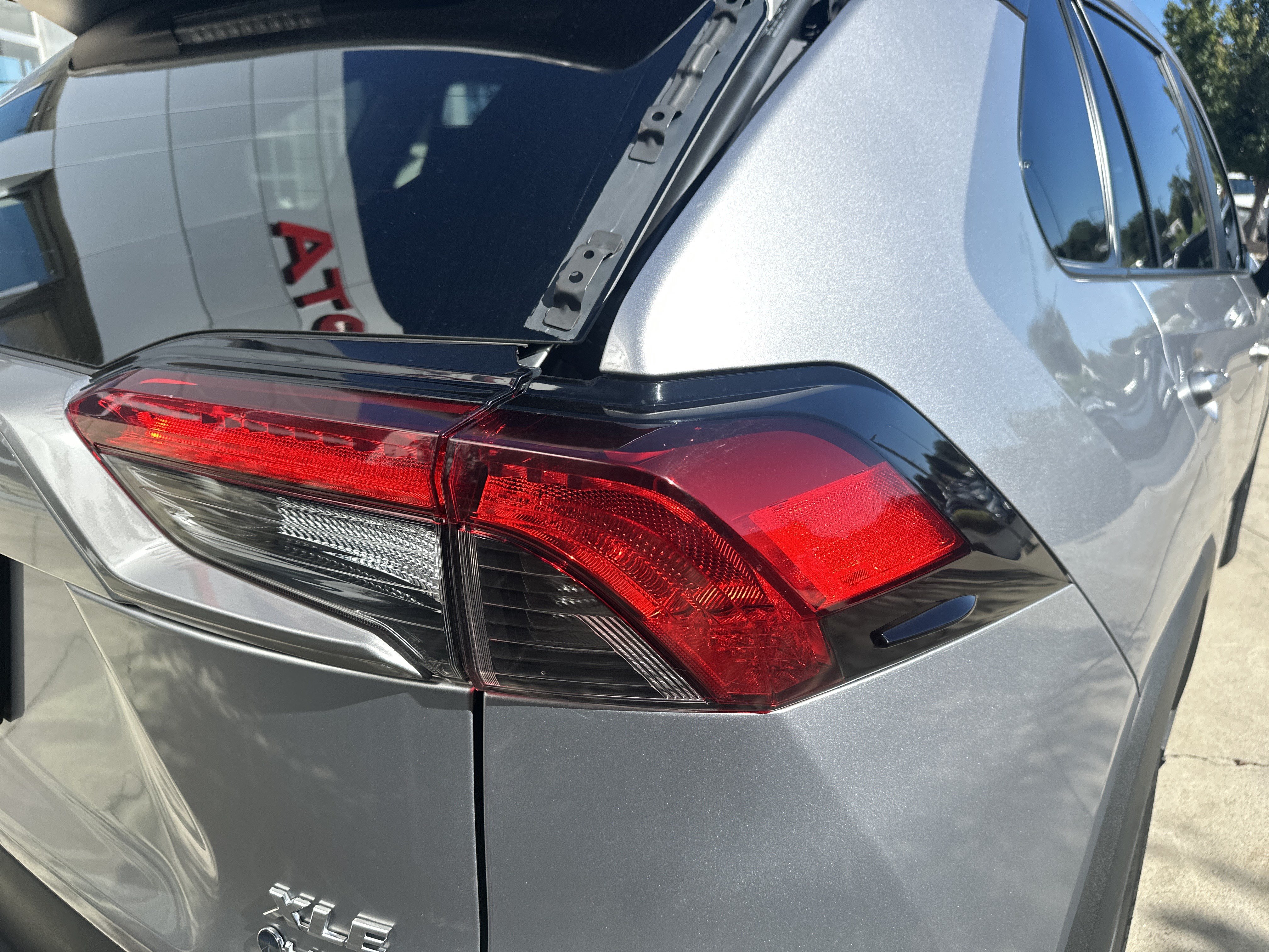 Used 2025 Toyota RAV4 XLE AWD/4WD image 3