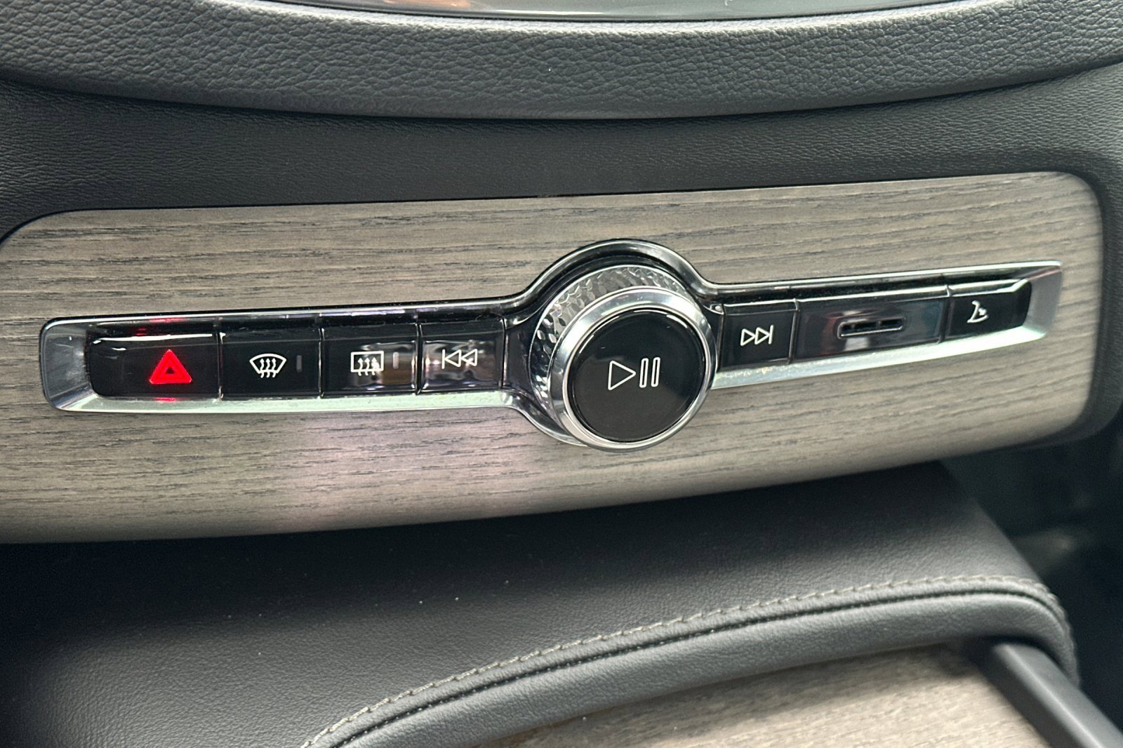 Certified 2023 Volvo XC90 T8 Ultimate image 25