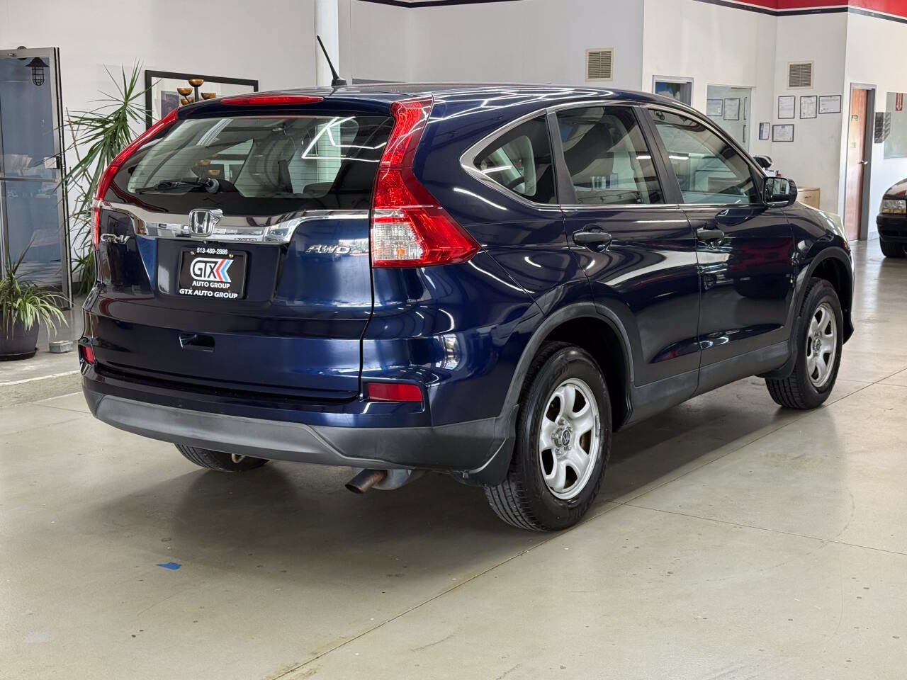 Used 2015 Honda CR-V LX image 2