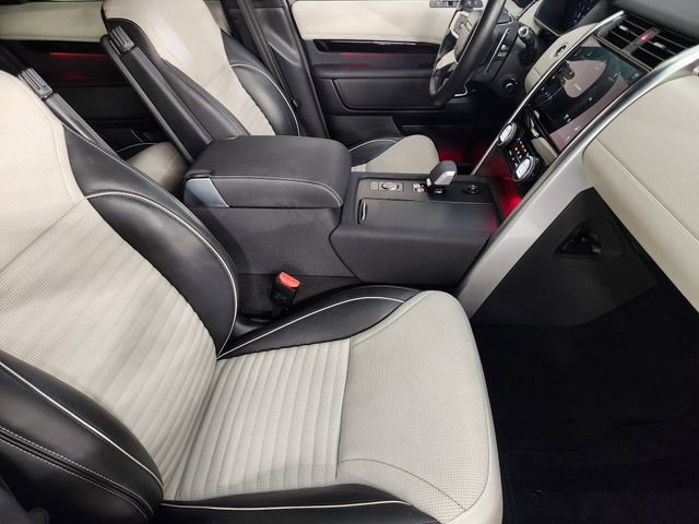 Used 2021 Land Rover Discovery HSE R-Dynamic AWD/4WD image 3