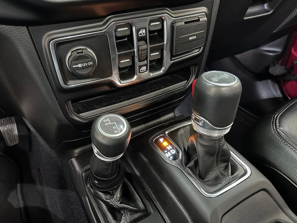Used 2022 Jeep Wrangler Unlimited Sahara AWD/4WD image 23