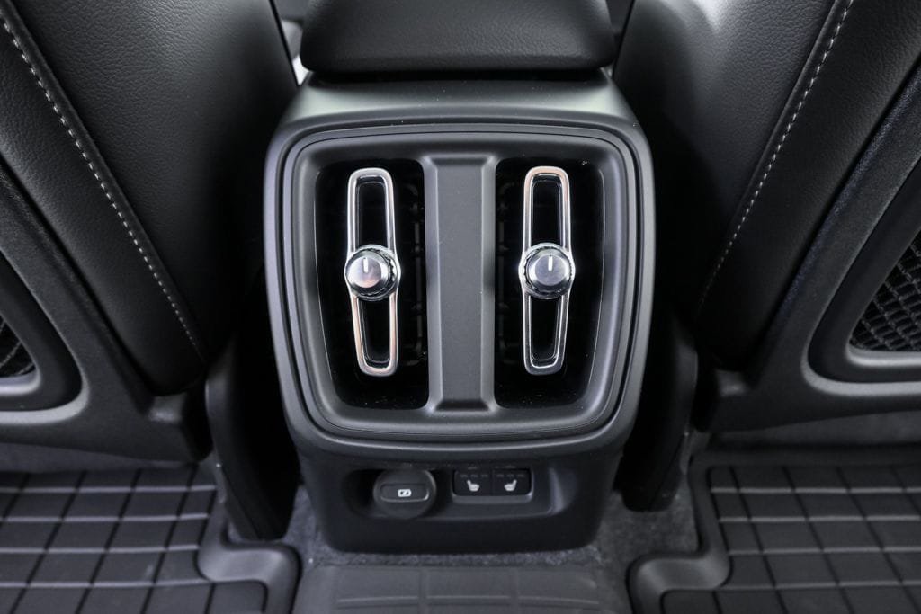 New 2026 Volvo XC40 B4 Plus w/ Protection Package Premier FWD image 19