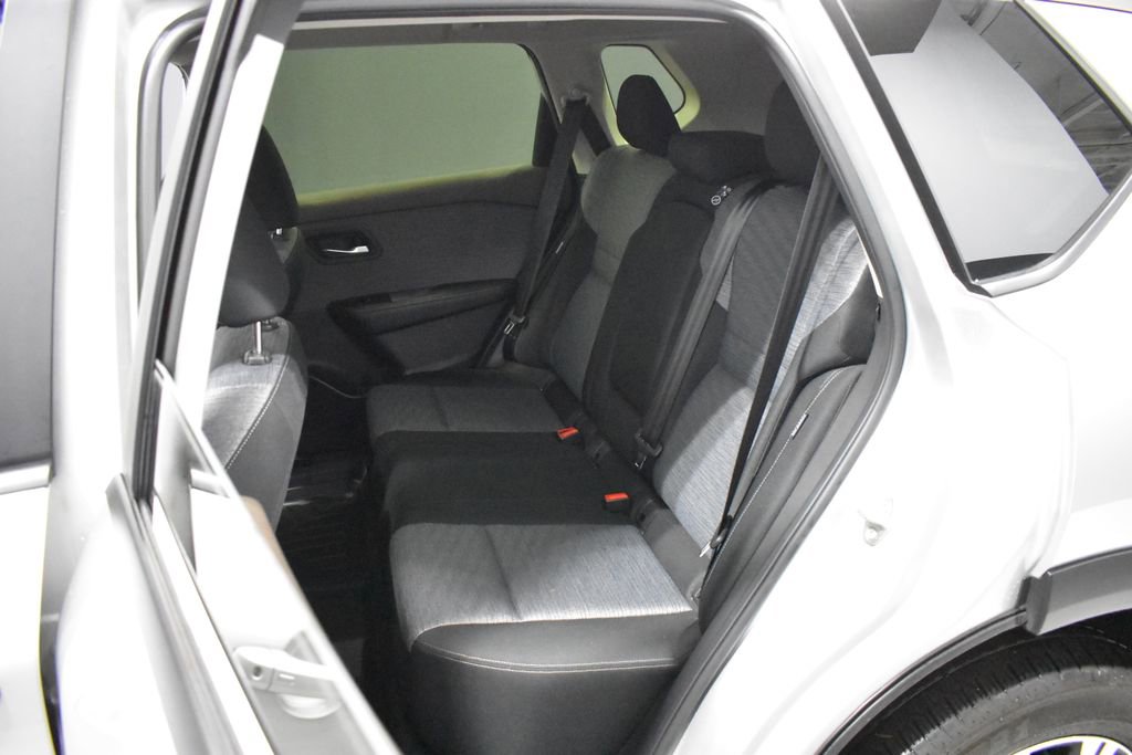 Used 2023 Nissan Rogue SV image 28