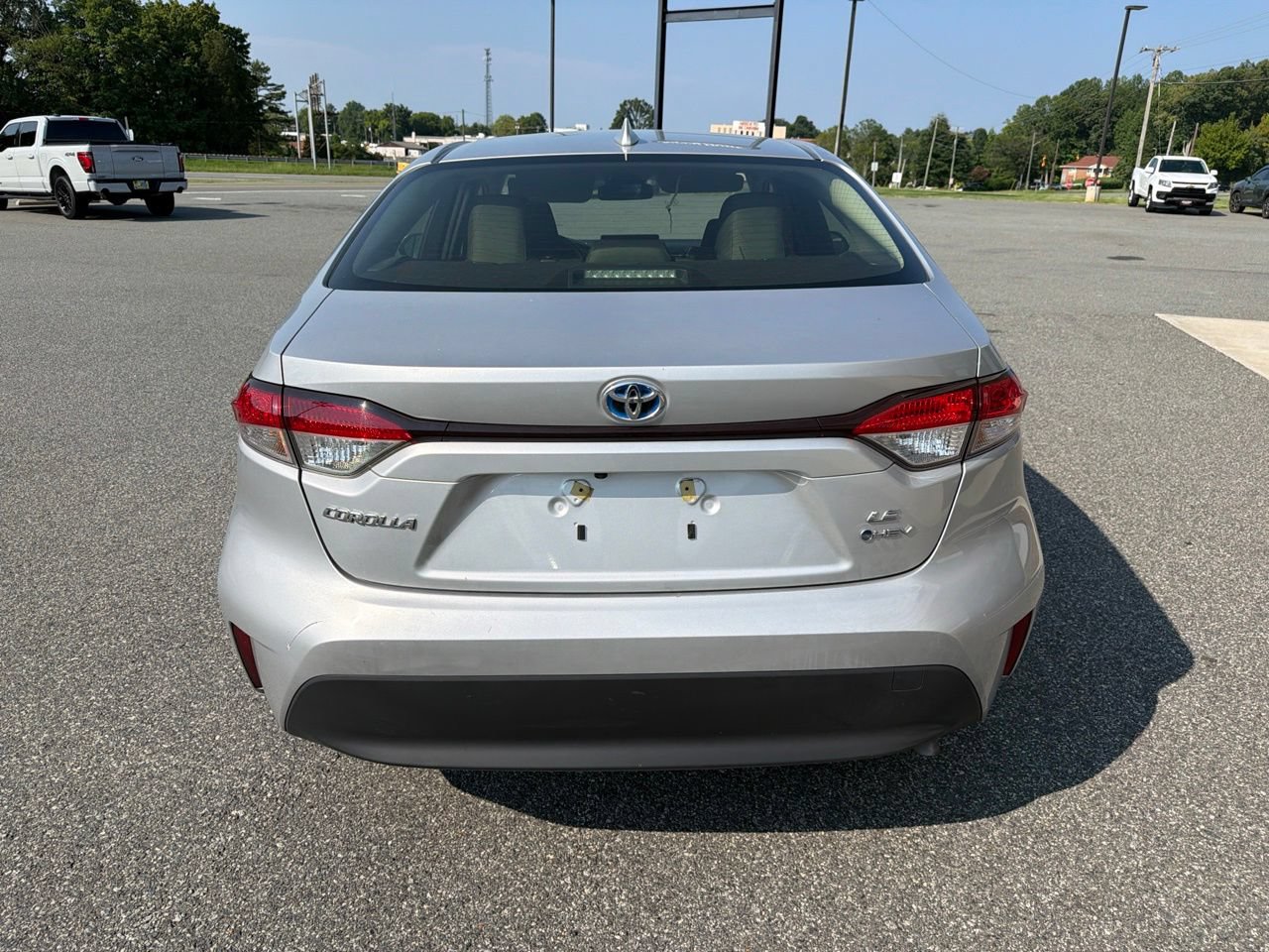 Used 2025 Toyota Corolla LE FWD image 8