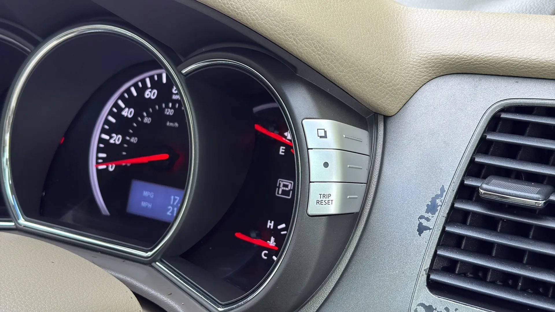 Used 2011 Nissan Murano SL w/ Navigation Pkg AWD/4WD image 39