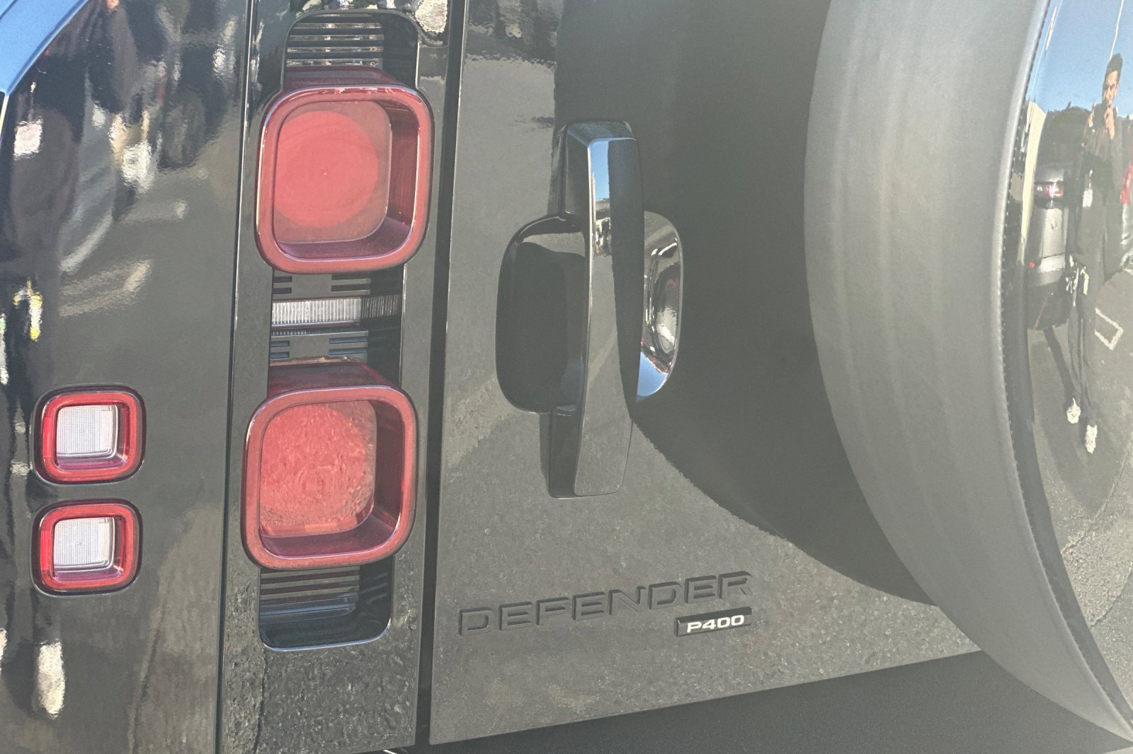 Used 2023 Land Rover Defender 130 X-Dynamic SE image 25