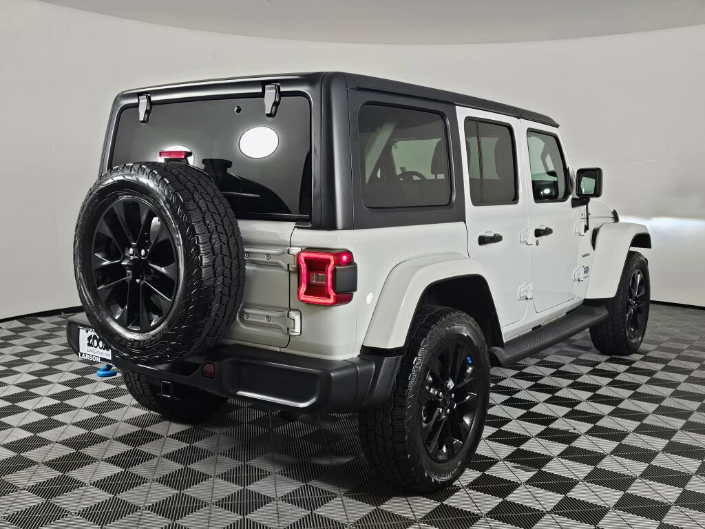 Used 2023 Jeep Wrangler Unlimited Sahara w/ Cold Weather Group AWD/4WD image 3