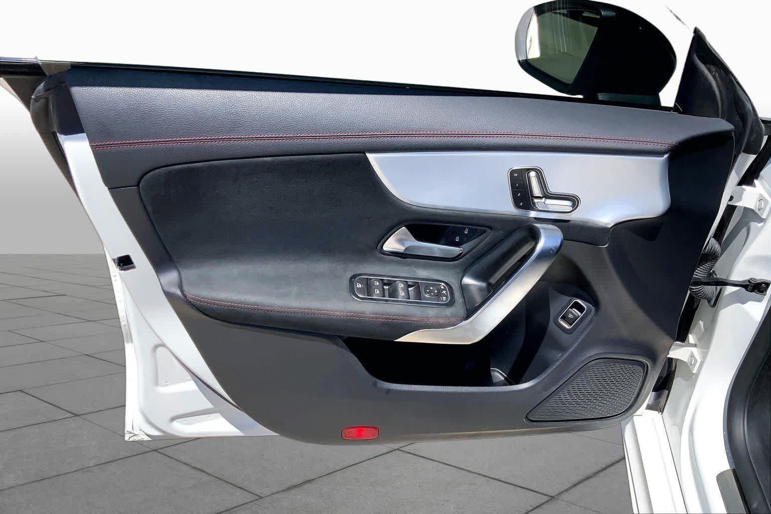 Used 2023 Mercedes-Benz CLA 250 image 21